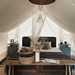 Vintage Tent At The Lovsin Estate Luksuzni šator