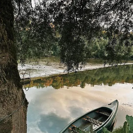 Οργανωμένο κάμπινγκ Vintage Tent At The Lovsin Estate Metlika