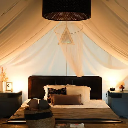 Vintage Tent At The Lovsin Estate Campismo de Luxo *