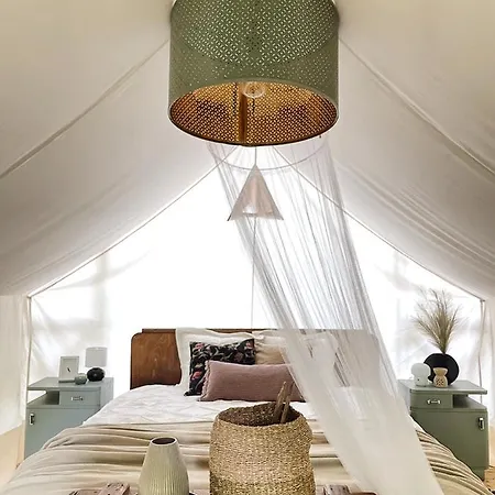 Vintage Tent At The Lovsin Estate Campismo de Luxo *