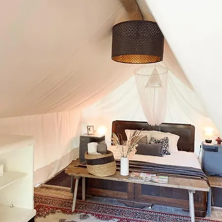 Vintage Tent At The Lovsin Estate * 梅特利卡