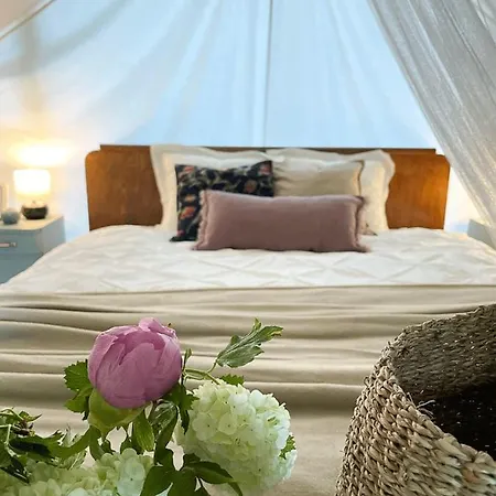 Vintage Tent At The Lovsin Estate Οργανωμένο κάμπινγκ *