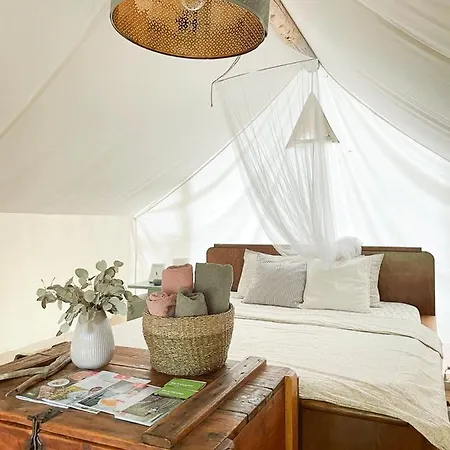 Vintage Tent At The Lovsin Estate Luksuzni šotor