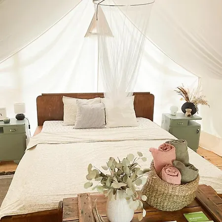 Vintage Tent At The Lovsin Estate Οργανωμένο κάμπινγκ Metlika