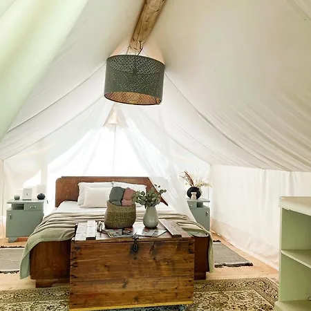 Vintage Tent At The Lovsin Estate Campismo de Luxo *