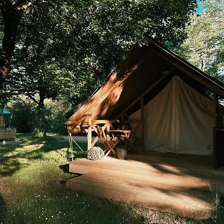 Vintage Tent At The Lovsin Estate Οργανωμένο κάμπινγκ Metlika