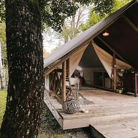 Vintage Tent At The Lovsin Estate 梅特利卡