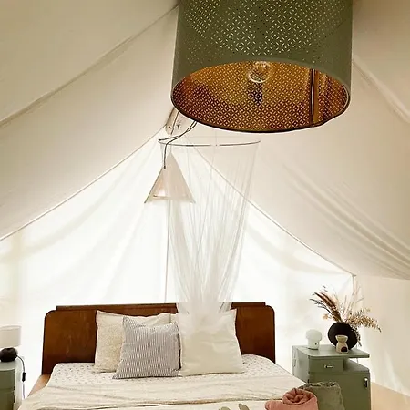 Vintage Tent At The Lovsin Estate Campismo de Luxo *