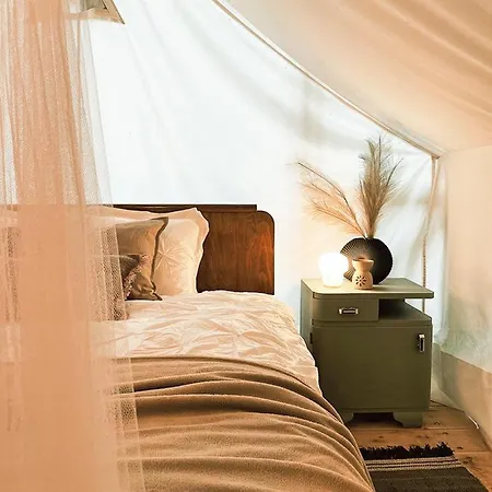 Vintage Tent At The Lovsin Estate Luksuzni šotor *