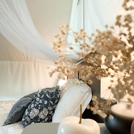 Vintage Tent At The Lovsin Estate Luksuzni šator *