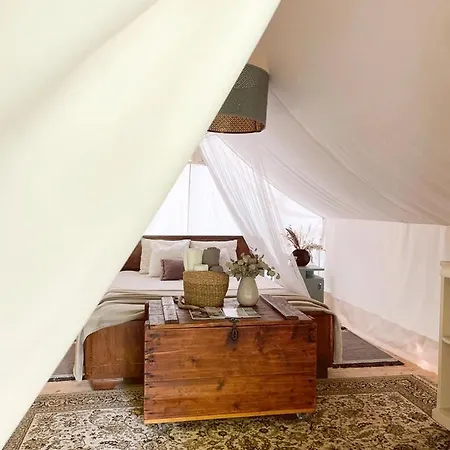 Vintage Tent At The Lovsin Estate 豪华帐篷