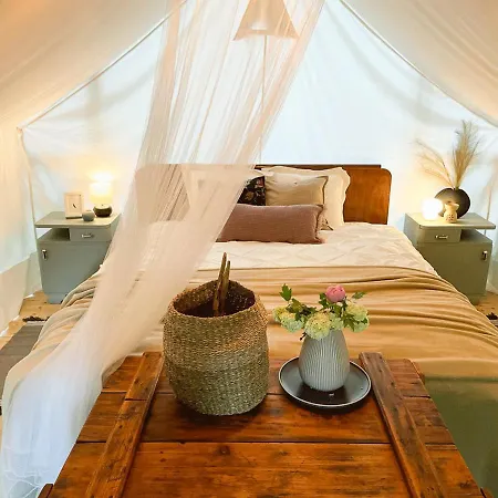 Vintage Tent At The Lovsin Estate Campo de lujo