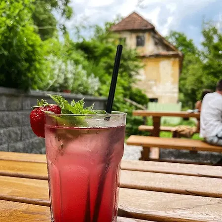 Vintage Tent At The Lovsin Estate Luksuzni šator *