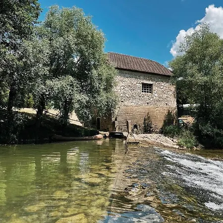 Vintage Tent At The Lovsin Estate Οργανωμένο κάμπινγκ Metlika