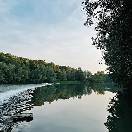Vintage Tent At The Lovsin Estate Luksuzni šator *