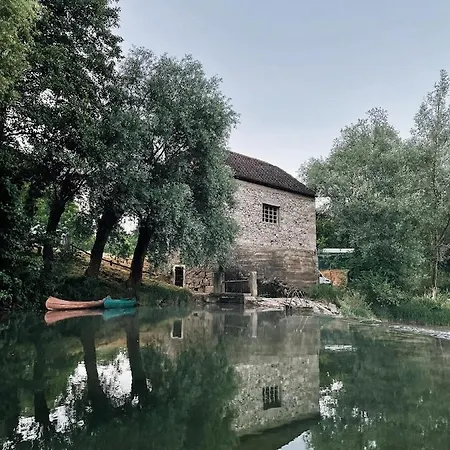 Vintage Tent At The Lovsin Estate *
