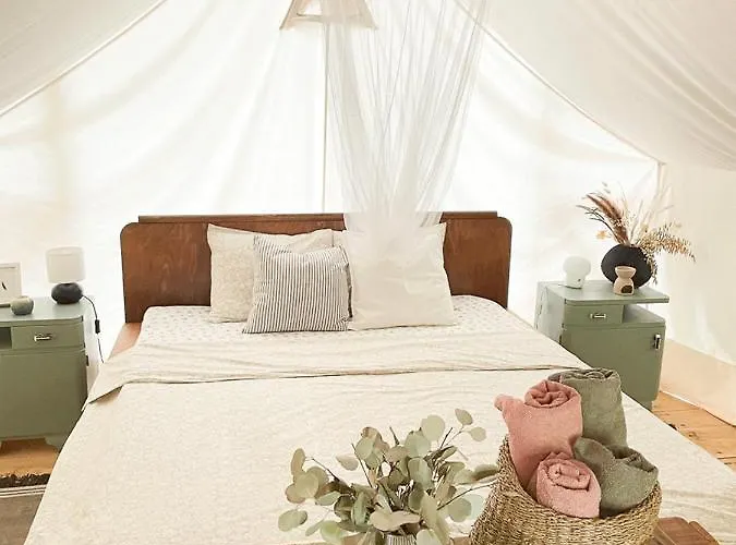 Vintage Tent At The Lovsin Estate Campo de lujo Metlika