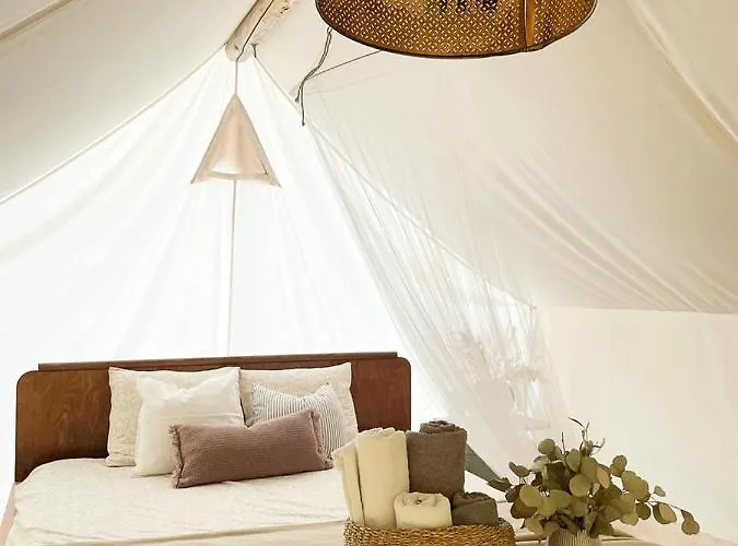 Vintage Tent At The Lovsin Estate Campo de lujo Metlika