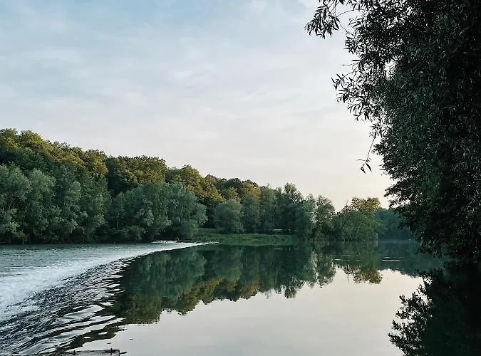 Vintage Tent At The Lovsin Estate Campo de lujo *